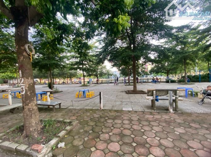 BÁN ĐẤT TẶNG NHÀ CẤP 4 MẶT HỒ NHUẾ, KIM CHUNG, ĐÔNG ANH. ĐƯỜNG THÔNG, OTO TRÁNH,KINH DOANH
