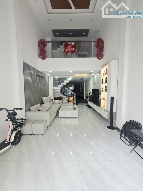 Bán nhà Q5 - khu dân trí - 68m2 - 5 tầng - ở liền
