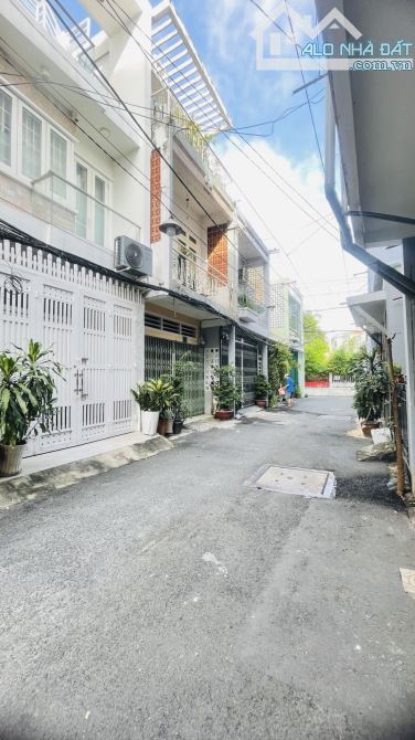 Bán nhà Q3 - Hẻm nhựa 6m - 5 tầng