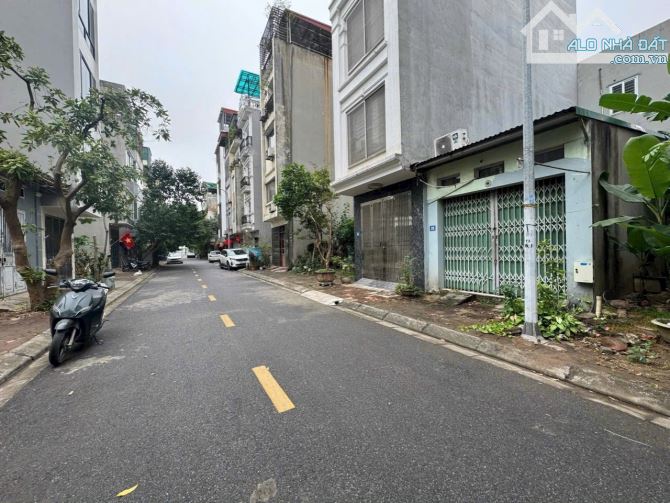 ⭐️. Bán đất tái định cư Giang biên Long biên ,40m2  Mặt tiền rộng 3.54 m hậu 3,54 m.