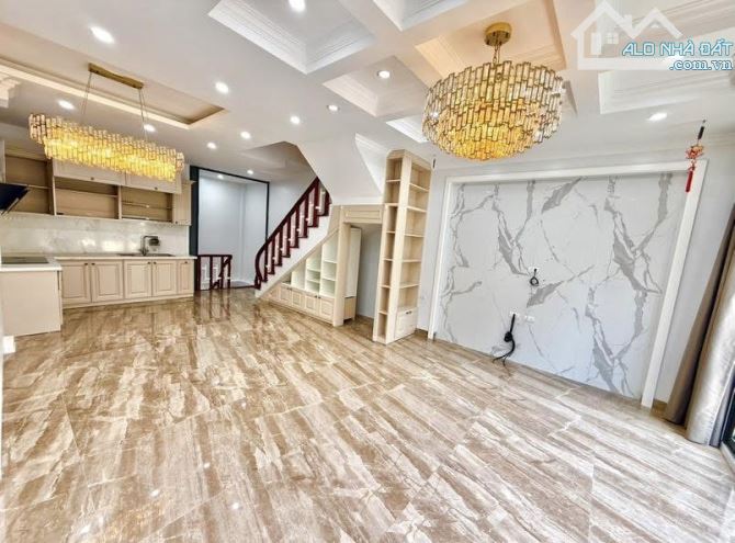 Bán nhà phố Nguyễn Chính, 44m2 x 5 tầng, 15m ra OTO tránh, kinh doanh, chỉ 7.3 tỷ