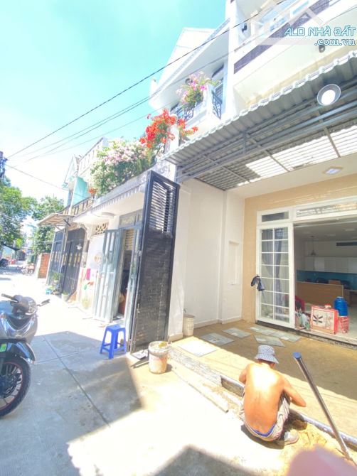 BÁN NHÀ TÂN THỚI HIỆP QUẬN 12 - 3 TẦNG 4 PHÒNG 55M2 HẺM XE HƠI - 4 Tỉ - GẦN TRƯƠNG THỊ HOA