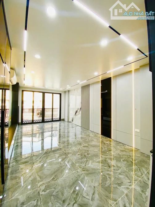 Bán Nhà Phân Lô Phố Hoàng Cầu 60m x 7 Tầng MT 5m Thang Máy Gần Công Viên K/D Vp 32 Tỷ
