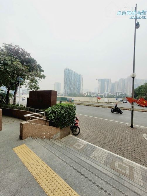 HIẾM- CHUNG CƯ QUỐC TẾ HIỆN ĐẠI CAO CẤP BOOYOUNG - MẶT PHỐ VŨ TRỌNG KHÁNH- MỖ LAO-HÀ ĐÔNG