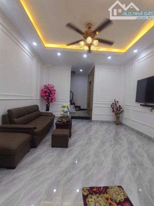 Bán nhà Pháo Đài Láng, Đống Đa, 46m2, 6 tầng thang máy, 8.75 tỷ