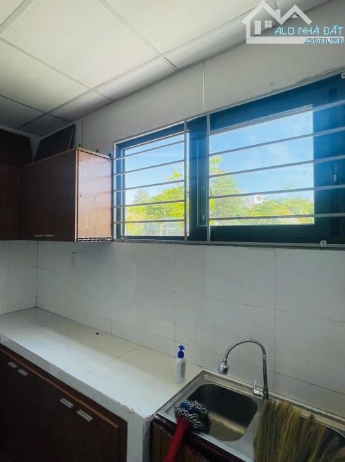 Bán nhà gác lửng hẻm Lương Thế Vinh, gần cầu Rồng ra biển chỉ vài phút. Tiện ích đầy đủ