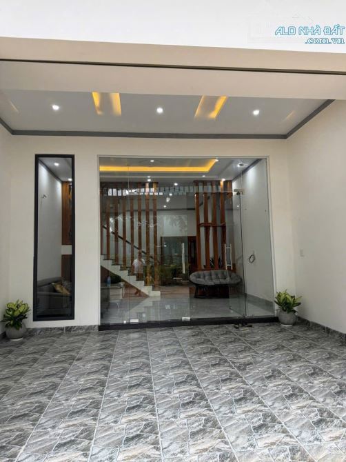 Bán nhà hẻm 08 Cao Đạt ngay siêu thị Coopmart