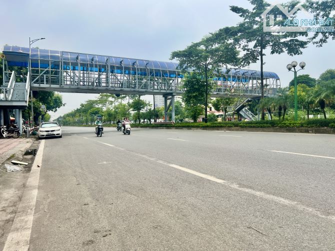 Bán đất tặng nhà 3 tầng mặt phố Ngô Gia Tự 70m, vỉa hè đá bóng giá hơn 19 tỷ