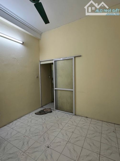 Cho thuê nhà ngõ Thịnh Quang -Đống Đa - dt 22 m2*3 tầng -Giá 7 triệu