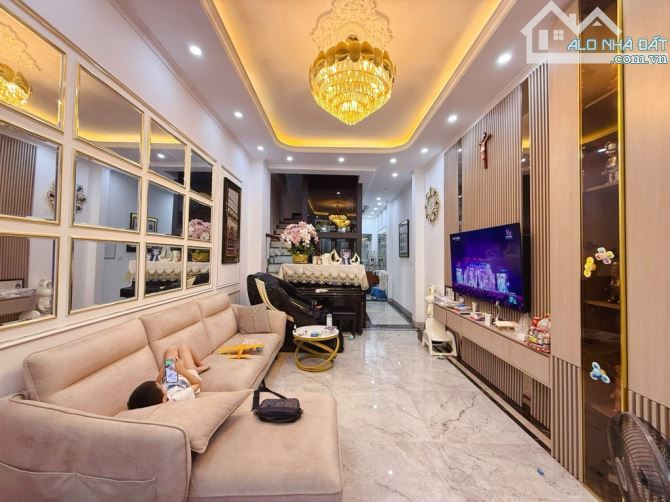 HIẾM CÓ! BÁN NHÀ TRƯƠNG ĐỊNH 50M2 x 6 TẦNG - Ô TÔ VÀO NHÀ – VỪA Ở VỪA KINH DOANH