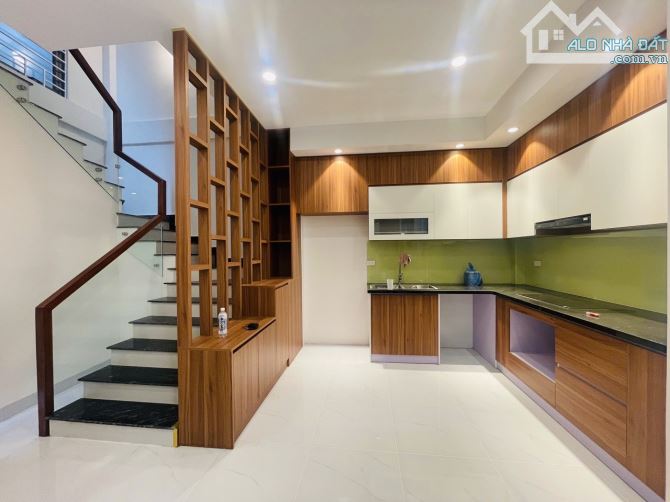 Nhà cực đẹp 71m2x5T full nội thất. Cạnh Hồ Tây lộng gió, thoáng sáng phố Lạc Long Quân.