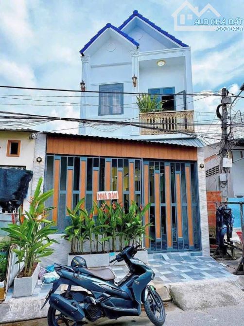 Bán gấp nhà đang ở ngay Chợ Đệm, Tân Túc, 5,5mx21m, 1 trệt 1 lầu,sổ hồng riêng giá 800tr