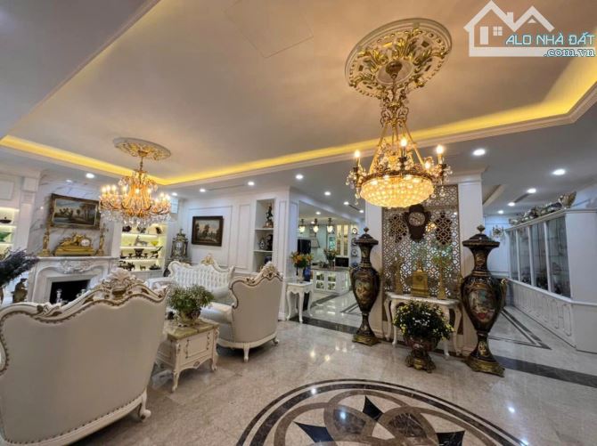 Bán biệt thự Trần Thái Tông, 250m2 x 5 tầng, lô góc