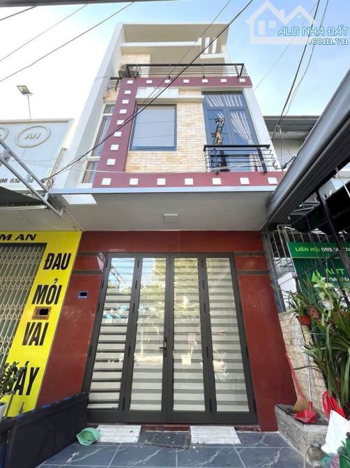Bán nhà 3 tầng 3 mê đúc mặt tiền Hồ Tùng Mậu, Hoà Minh, biển Liên Chiểu, Đà Nẵng