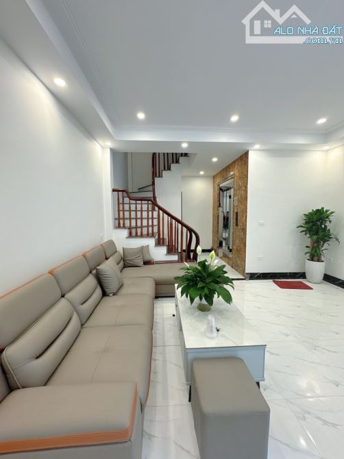 NHÀ MỚI TINH 6 TẦNG  - THANG MÁY XỊN - OTO ĐỖ CỔNG - MẶT ĐƯỜNG CHÂN ĐÊ VÀNG THOÁNG MÁT