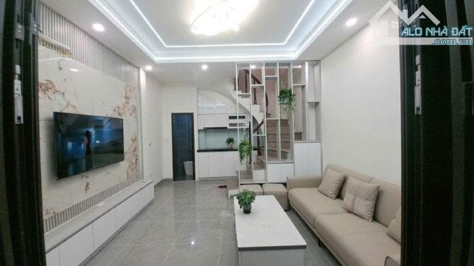 HÀNG HIẾM – TRUNG TÂM CẦU GIẤY – FULL NỘI THẤT – NGÕ NÔNG BA BƯỚC RA PHỐ - NHỈNH 7 TỶ