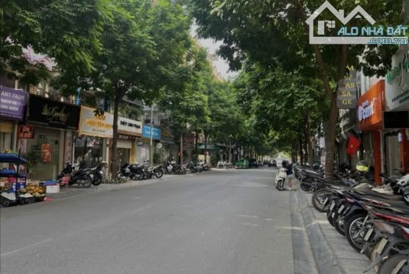 Nguyễn Văn Huyên - gần Công viên Nghĩa đô - ÔTÔ ĐỖ CỬA - 3 THOÁNG - 41m2 x 4 Ngủ
