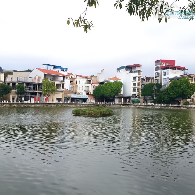 Bán đất view hồ - phố Bồ Đề - Vị trí, Thông số đẹp - DT 100 m2, MT 5.8m - giá 21.5 tỷ