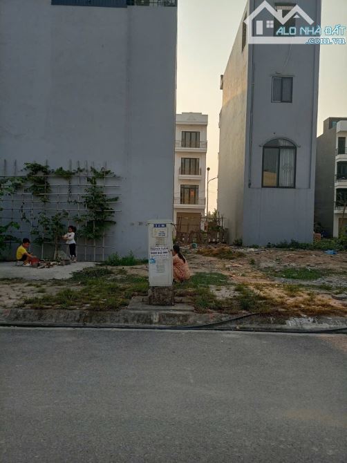 💥💥 Bán đất TDC A51 Vĩnh Niệm, Lê Chân.  🔹 Diện tích 48m2, ngang 4m, hướng đông.  🔹 Đất