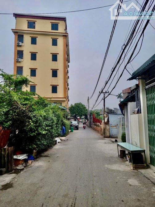 Nhà Cầu Diễn ngõ ô tô thông - thang máy - sổ vuông