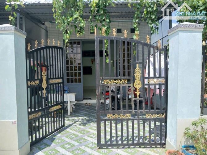 Bán nhà cấp 4 rộng 130m2 giá bán chưa tới 2 tỷ