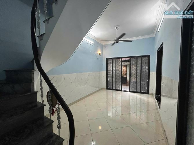 Cho thuê nhà ngõ phố Nguyễn Trãi Thanh Xuân 40m x 4 tầng, giá 12.5tr/tháng