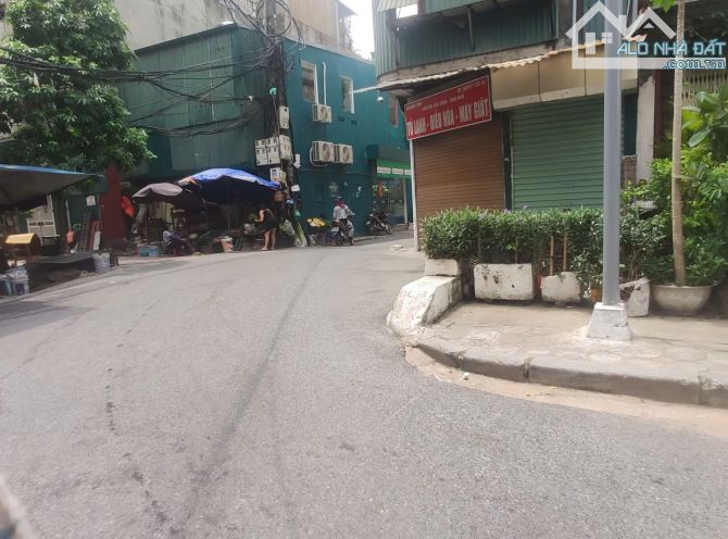 17,8 tỷ, 68 m2, MT 5,3m  ví trí vàng Lạc Trung, HBT, ô tô đỗ cửa, kinh doanh đỉnh, dân trí