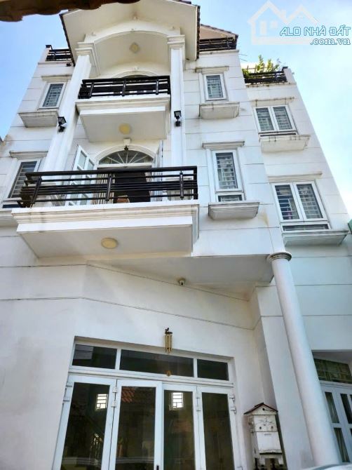 Bán biệt thự 4 tầng 9x15, đường 11, phường Trường Thọ giá rẻ