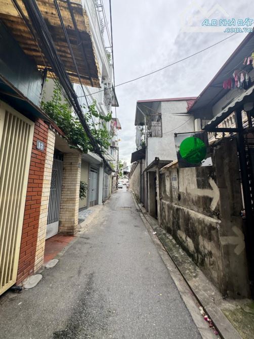 Đất vuông đẹp đầu phố Nguyễn Văn Cừ - cách cầu chương dương 500m - 93m
