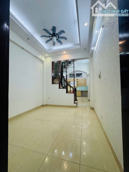 BÁN NHÀ NHÂN HÒA THANH XUÂN 45m 4Tầng Mt 4m GIÁ 10.5 TỶ NGÕ THÔNG KINH DOANH.