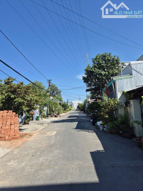 Chỉ 5.3 tỷ Bán nhà Mỹ Thị,ngang 5m2,sát sông,đường nhựa thông đẹp,sẵn dòng tiền thuê,ngũ s