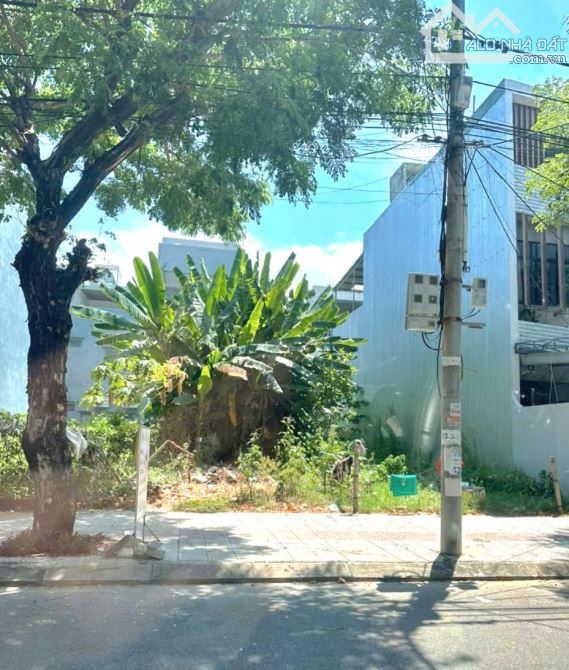 BÁN 100M2 ĐẤT ĐƯỜNG 7M5 QUÁCH THỊ TRANG,HÒA XUÂN,CẨM LỆ GẤN SÂN BÓNG