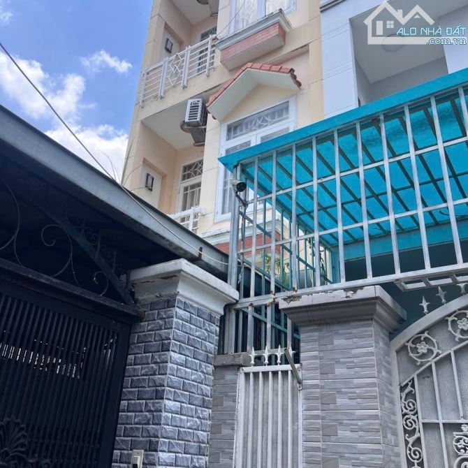 Bán nhà lô góc hẻm xe hơi Quận 7, gần Phú Mỹ Hưng, 76m2, full nội thất, nhỉnh 6 tỷ.