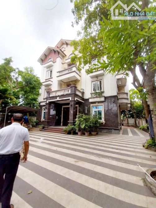 Bán Biệt Thự Lô góc quận Tây Hồ 166m2, 4 tầng, giá 41.6 tỷ.