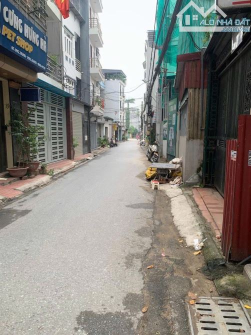 Tt việt Hưng - 4 tầng dân xây - ngõ thông nông - 20m ô tô chạy vèo vèo