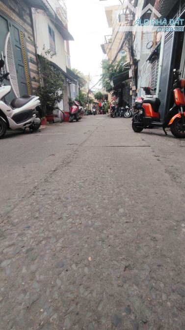 Bán Nhà Hẻm 4M Đường Bùi Văn Ba DT 75M2 (4mx18.5m) Cách Mặt Tiền 2 Phút Giá Hời 6Tỷ7