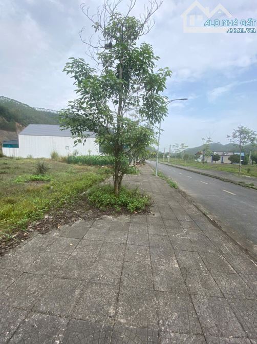 BẾN SƠN YÊN LẬP – 200M² PHÂN LÔ – VỈA HÈ – Ô TÔ TRÁNH – KINH DOANH ĐỈNH – 6 TỶ