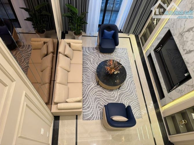 Nhà đẹp ở ngay tại Phố Trạm, Cổ Linh, DT 50M2, 8 Tầng, MT 4,2M, ô tô tránh, nội thất si
