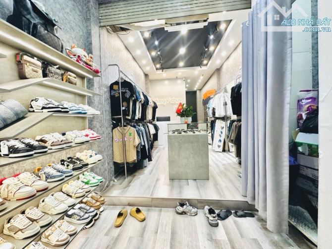 Bán Nhà Mặt Phố Đông Các 5T Thang Máy.