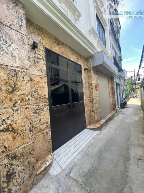 NHÀ MỚI FULL NỘI THẤT Phố Hoa Lâm 31m2 X 5 Tầng mặt tiền 6.9m, 6.5 tỷ Long Biên.