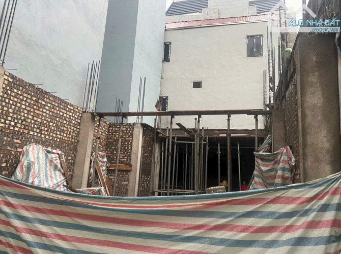 Bá,n Nhà Yên Vĩnh - Kim Chung, 62m2*6Tầng, Thang Máy, Độc Lập, Ngõ Thông Gần Chợ Trường.