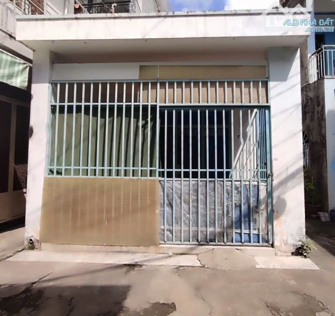NHÀ CẤP 4, DT khủng 75m2 (4.3 x 17), Nở hậu 4.5m, chỉ 4.9 ty TL