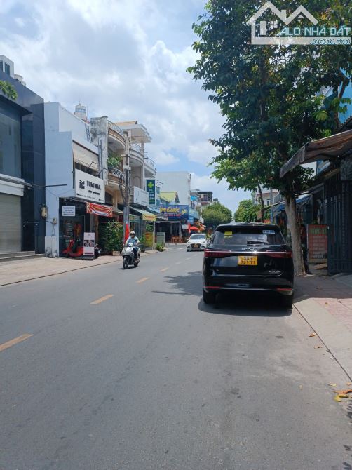 Bán nhà căn góc MTKD Nguyễn Xuân Khoát Tân Phú 4.3x20.5m đúc 2 lầu giá 15.2 tỷ TL