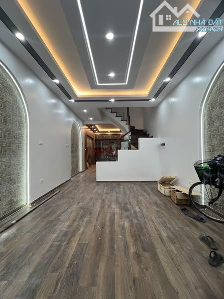 PHỐ VĨNH PHÚC BA ĐÌNH 18 TỶ DT 50M MT 4M 5T VỈA HÈ Ô TÔ TRÁNH KINH DOANH ĐỈNH