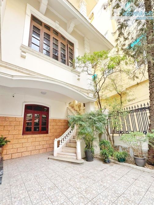 Biệt thự lô góc 3 thoáng phố Thái Hà 155m2- Ô tô tránh- Gara -Mặt tiền rộng 13m- 45.x Tỷ