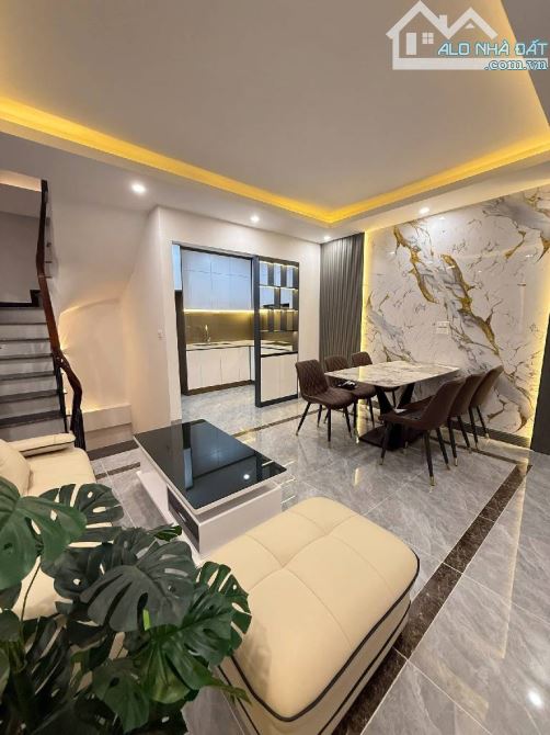 NHÀ ĐẸP 5 TẦNG 31M2 MẶT TIỀN 5M VỊ TRÍ VIP YÊN HÒA – FULL NỘI THẤT  NỘI DUNG: