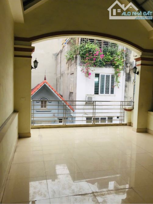 Cho thuê nhà nguyên căn tại Nguyễn Xiển Thanh Xuân - DT 60m2 x 4 tầng, ô tô đỗ cửa