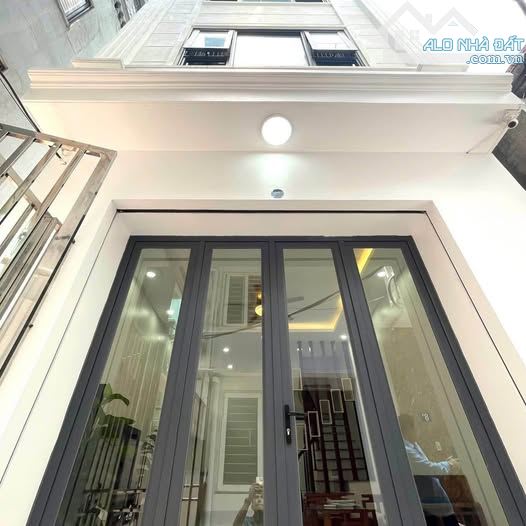 Bán gấp Thịnh Quang 35m2, 5T 3 ngủ rộng thoáng, nhà mới ở ngay,ô tô gần nha