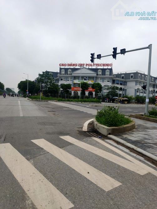 Bán chung cư Mini Phố Trịnh Văn Bô - gần FPT 100m2 - 7 tầng thang máy - Ngõ ô tô tránh