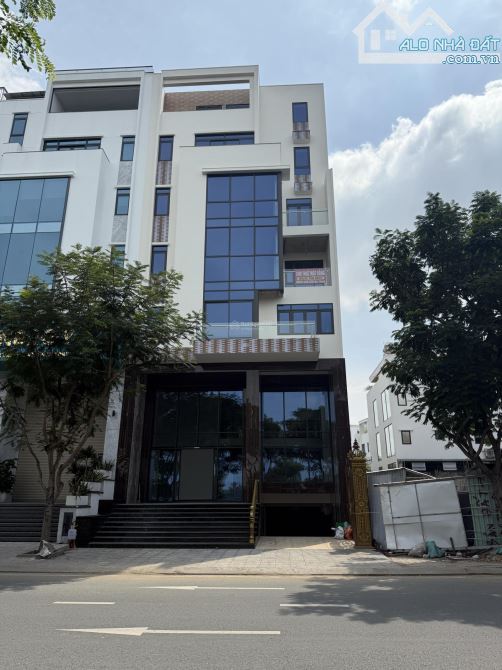 Cho thuê tòa nhà 7 tầng, 10x24, MT Trần Qúy Kiên, giá 400tr (TL)